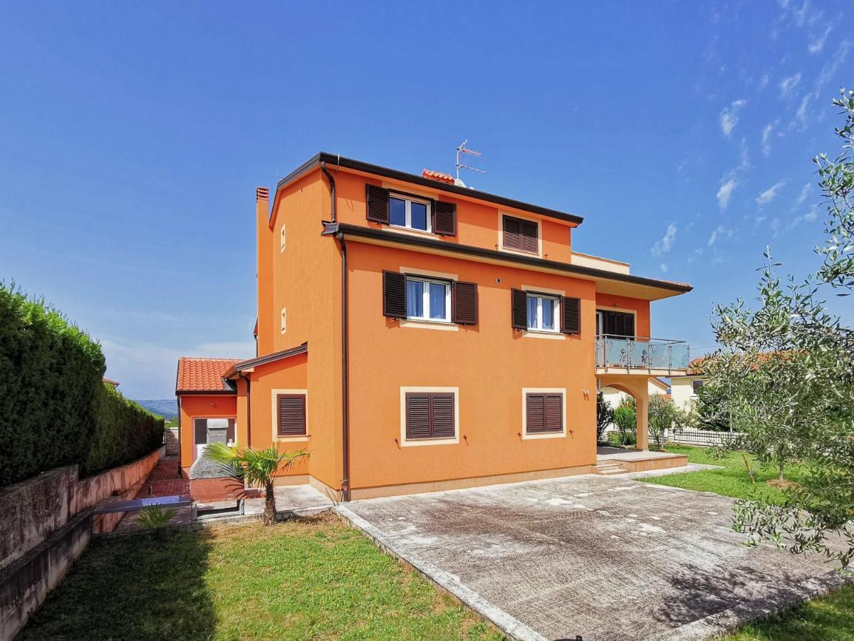 Apartments Kaja By Rent Istria Kaštel Exterior foto