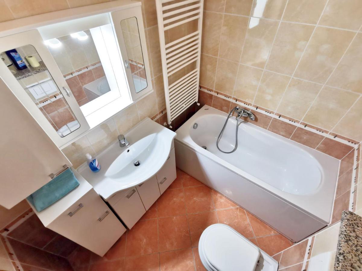 Apartments Kaja By Rent Istria Kaštel Exterior foto