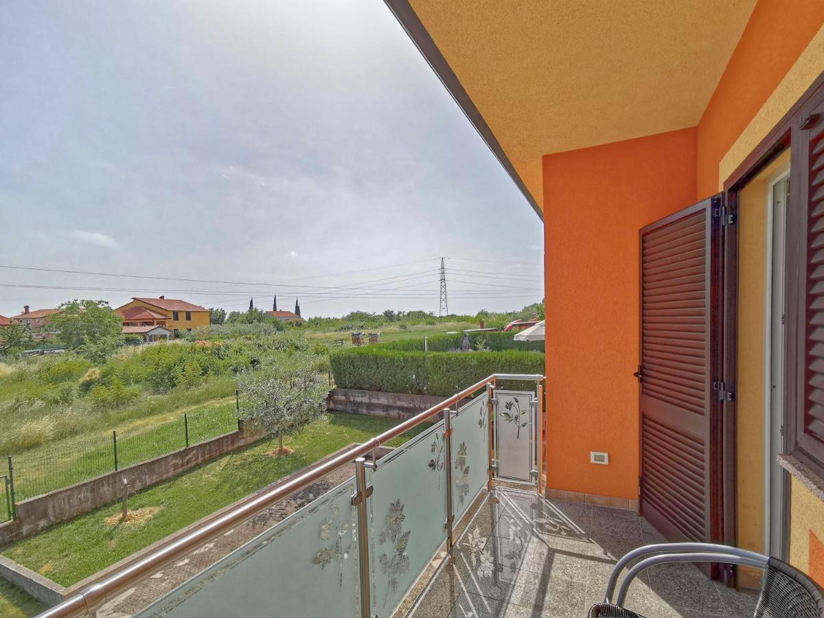 Apartments Kaja By Rent Istria Kaštel Exterior foto